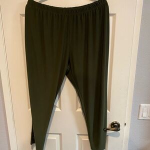 Haute Today Olive Green Capri Pants